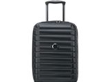 La valise noire repose sur ses roulettes, posée sur une surface blanche.