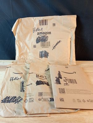 Lot de 4 colis Mystere (Retour Amazon,NPAI, Adresse incomple…