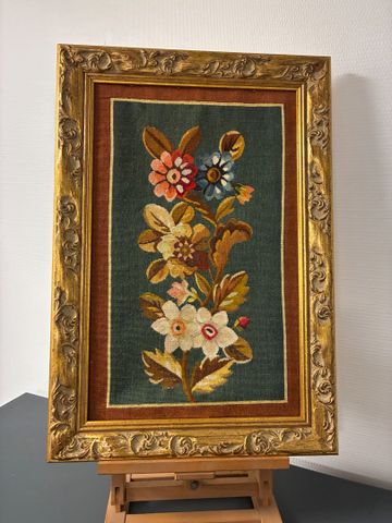 Tapisserie d’Aubusson encadrée « Bouquet de fleurs ». 57 x 36 cm