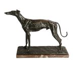 sculpture en bronze représentant un lévrier, posée sur un socle en marbre
