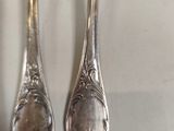 two spoons that are sitting next to each other on a table