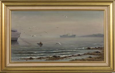 un tableau représentant un bateau sur l'eau, avec des mouettes qui volent autour