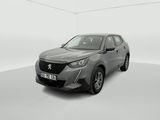 une voiture grise dans une pièce blanche, sur fond blanc