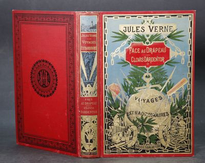 un vieux livre à la couverture rouge posé sur une table