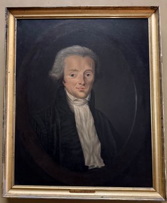 portrait d'un homme en manteau noir et chemise blanche