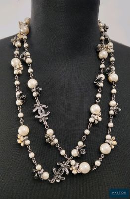 a close up of a necklace on a mannequin mannequin mannequin mannequin mannequin mannequin mannequin mannequin