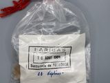 un gros plan sur un sac de nourriture muni d'une étiquette