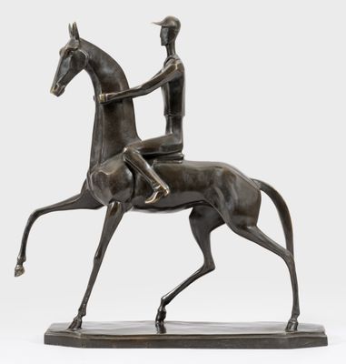 une statue en bronze représentant un homme à cheval
