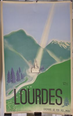 une grande affiche représentant un château au milieu d'un champ