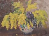 tableau représentant des fleurs jaunes et violettes dans un vase posé sur une table