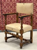 Chaise à bras en noyer tourné (photo 3)