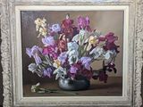 une peinture de fleurs dans un vase sur une table