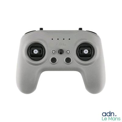 Manette sans fil Xbox avec deux boutons sur fond blanc