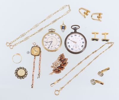 un assortiment de bijoux en or et en argent, comprenant notamment une montre de poche et d'autres objets
