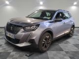 l'avant d'un SUV argenté garé sur un sol à damier
