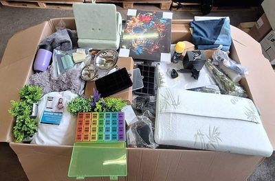 8 / 1 palette de 93 kg de mix (plantes factices, pilul… - Photo 1