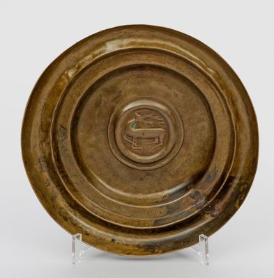 Beckenschlägerschüssel mit liegendem Hirsch Messing. Le moti…