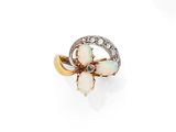 une bague en oplite et diamants