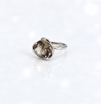 bague en argent sertie d'un quartz fumé