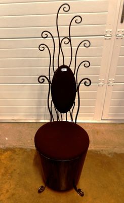 Chaise moderniste en métal H131cm