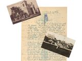 deux vieilles photos d'un bâtiment et une carte postale posées sur une feuille de papier