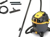 Aspirateur eau et poussière jaune et noir avec ses accessoires, sur fond blanc