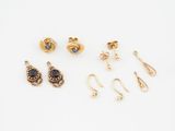 cinq paires de boucles d'oreilles et des boucles d'oreilles