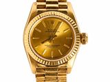 une photo d'une montre Rolex en or avec des chiffres romains