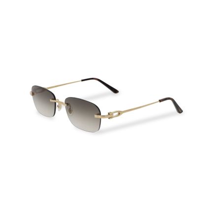 une paire de lunettes de soleil sur fond blanc