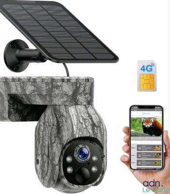 une image représentant une personne tenant un téléphone portable et un appareil photo à énergie solaire