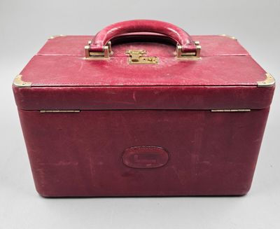 96 / A1 / Vanity vintage Lancel en cuir rouge, 31,5x18x…