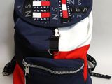 Sac à dos Tommy Hilfiger avec des fermetures éclair sur le devant