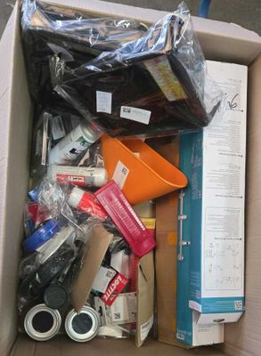 1555 / Lot d environ 50 articles JARDI/ BRICO : peintu…