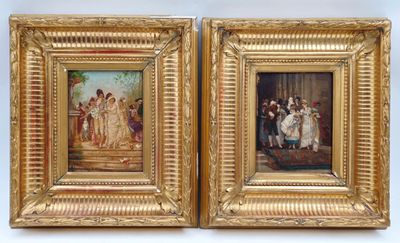 deux tableaux encadrés représentant deux femmes en tenue de cérémonie