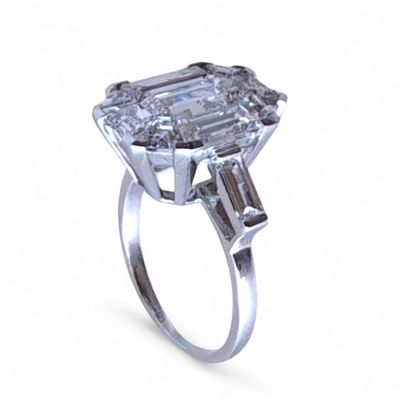 BAGUE en or gris sertie de diamants baguette et taille émera… - Photo 1