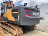 a yellow and black bulldozer parked in front of a building