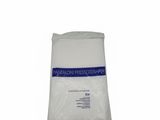 un sac en papier blanc sur fond blanc