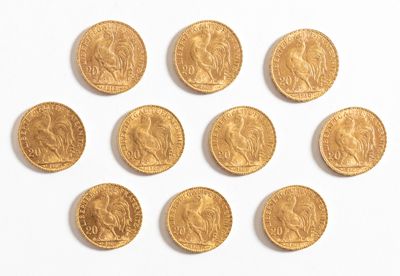 six souverains d'or sont disposés en cercle sur une surface blanche