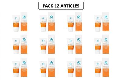 lot de 12 flacons de produits de soin de la peau sur fond blanc
