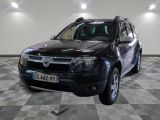 une photo d'une camionnette noire garée dans un garage