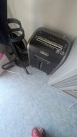 A l'extérieur, dans un Algeco: 1 ensemble informatique compr… (photo 4)