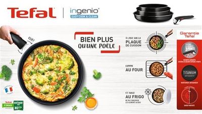 une photo d'une pizza au brocoli et aux légumes cuite à la poêle