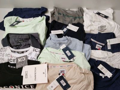 Lot de 15 vêtements de diverses tailles et marques dont : CA… - Photo 1