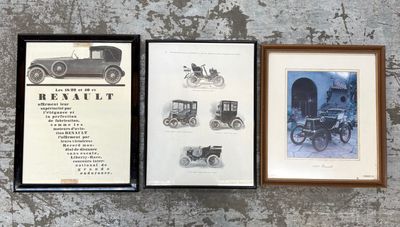 Deux photos encadrées de voitures anciennes sont accrochées au mur.