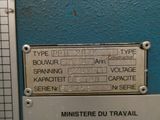 a sign on the door of a building that says ministere du travail