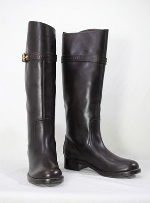LOUIS VUITTON Bottes cavalières en cuir marron , taille 38 ,…