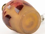 a picture of a close up of a glass object