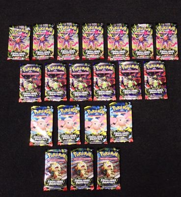 Le jeu de cartes à collectionner Pokémon est présenté sur une surface noire.
