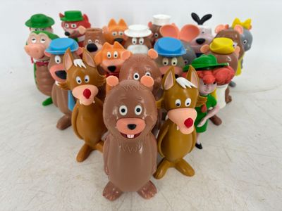 Ensemble de vingt figurines Hanna - Barbera par Mopla en pla…