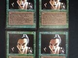 quatre cartes représentant une femme, posées sur une table